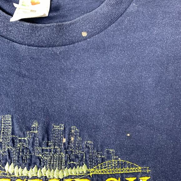 Vintage XL Pittsburgh Skyline Embroidered Tee Fruit of the Loom Heavy Cotton - Picture 8 of 12